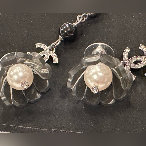 CHANEL Black & White Pearl CC Crystal Camellia Shoulder Duster Earrings. - Picture 6 of 6
